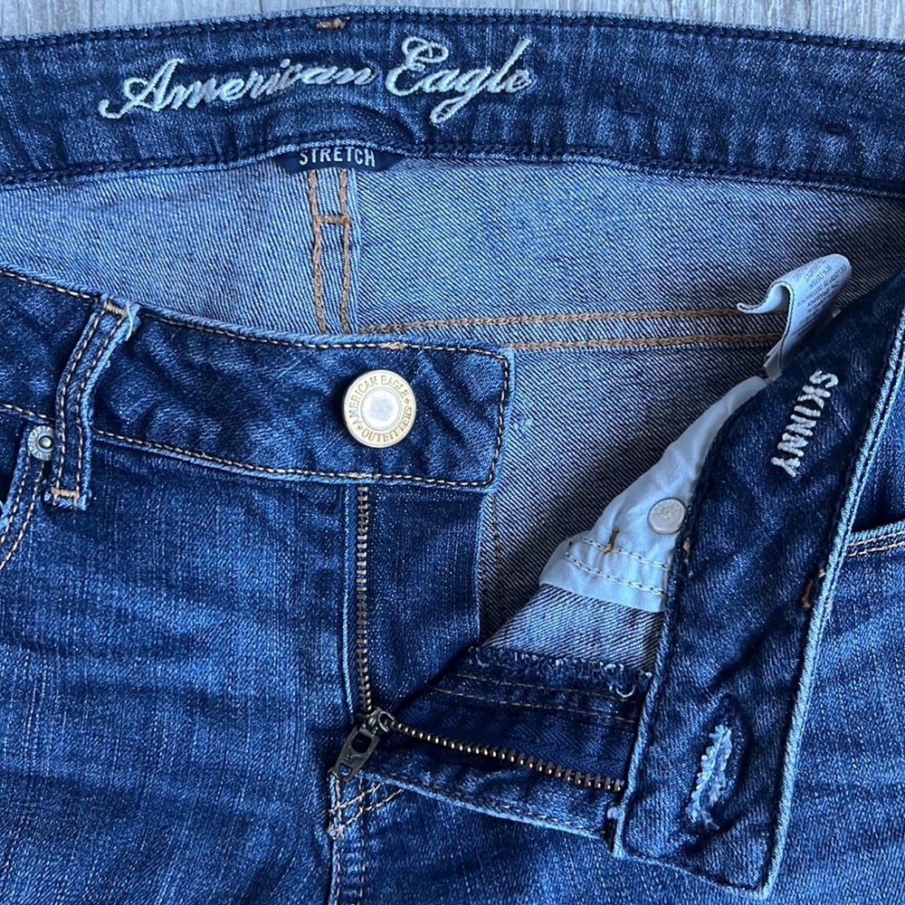 American Eagle Women’s Jeans Skinny low rise Stretch Size: 10 Long Color: Blue